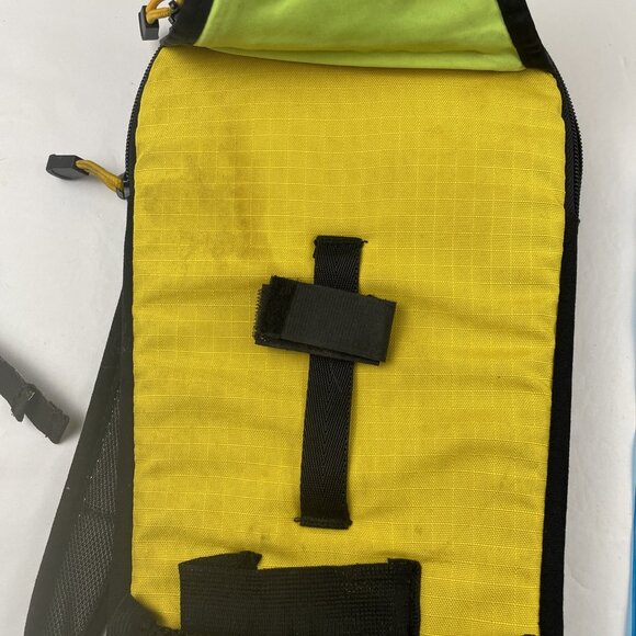 Camelbak Rogue Hydration Backpack Lightweight Ripstop Canvas Yellow Black - Picture 8 of 12